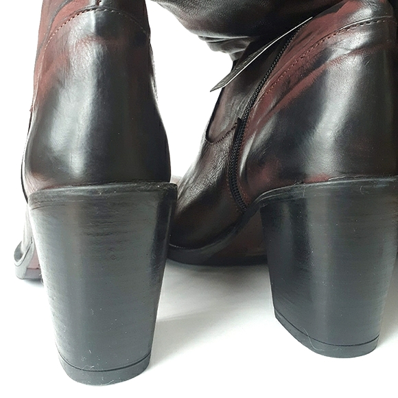 Emanuele Castro | Slouchy Knee-high Leather Boots - Picture 9 of 12